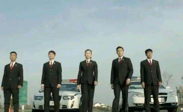 李达康|人民的名义：侯亮平为何不怕李达康，敢拦他的专车当面抓捕欧阳菁