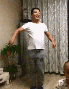 佘诗曼|佘诗曼晒家宴无比奢华烤乳猪特可爱