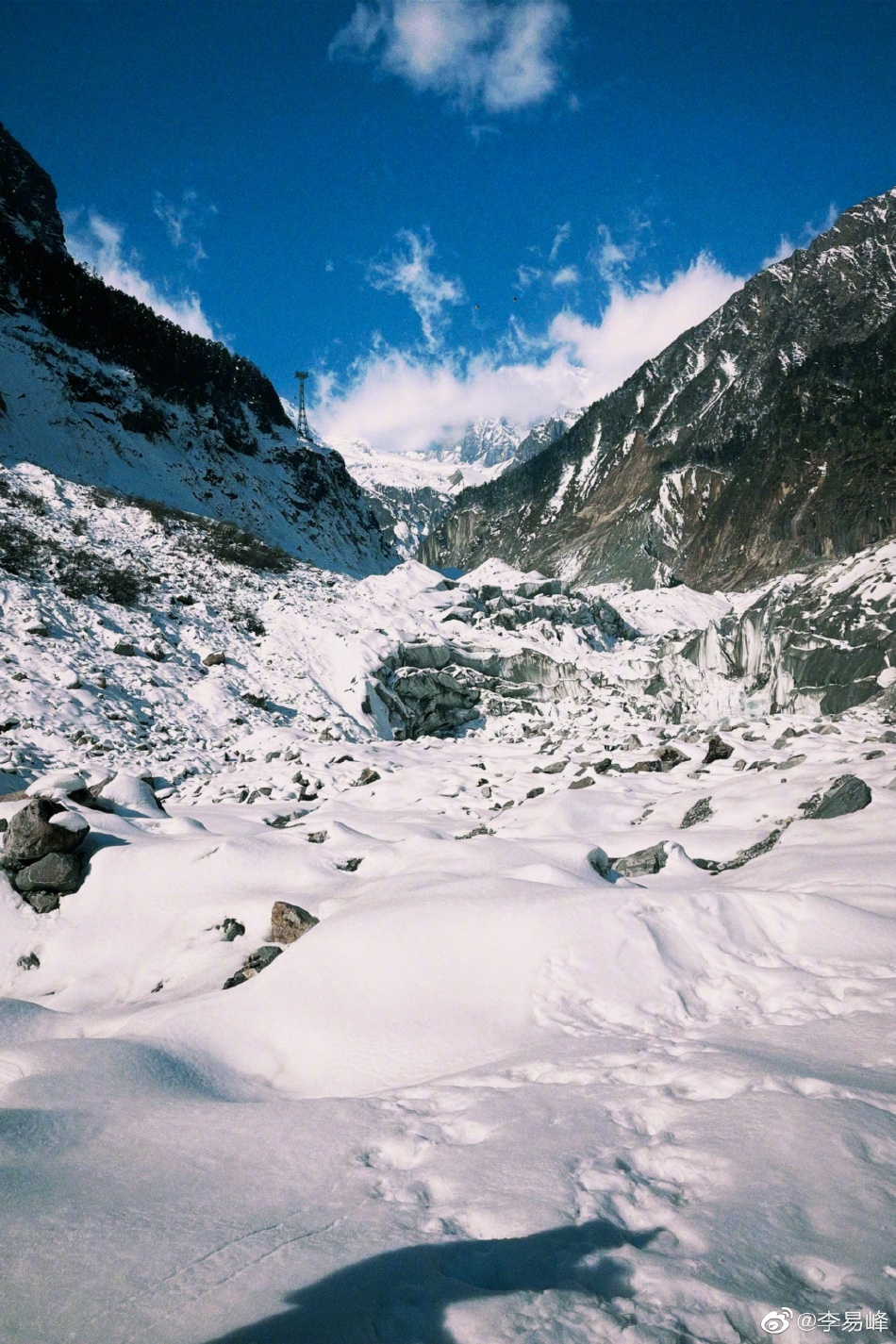 李易峰|李易峰晒九宫格自拍 沐浴阳光帅气十足