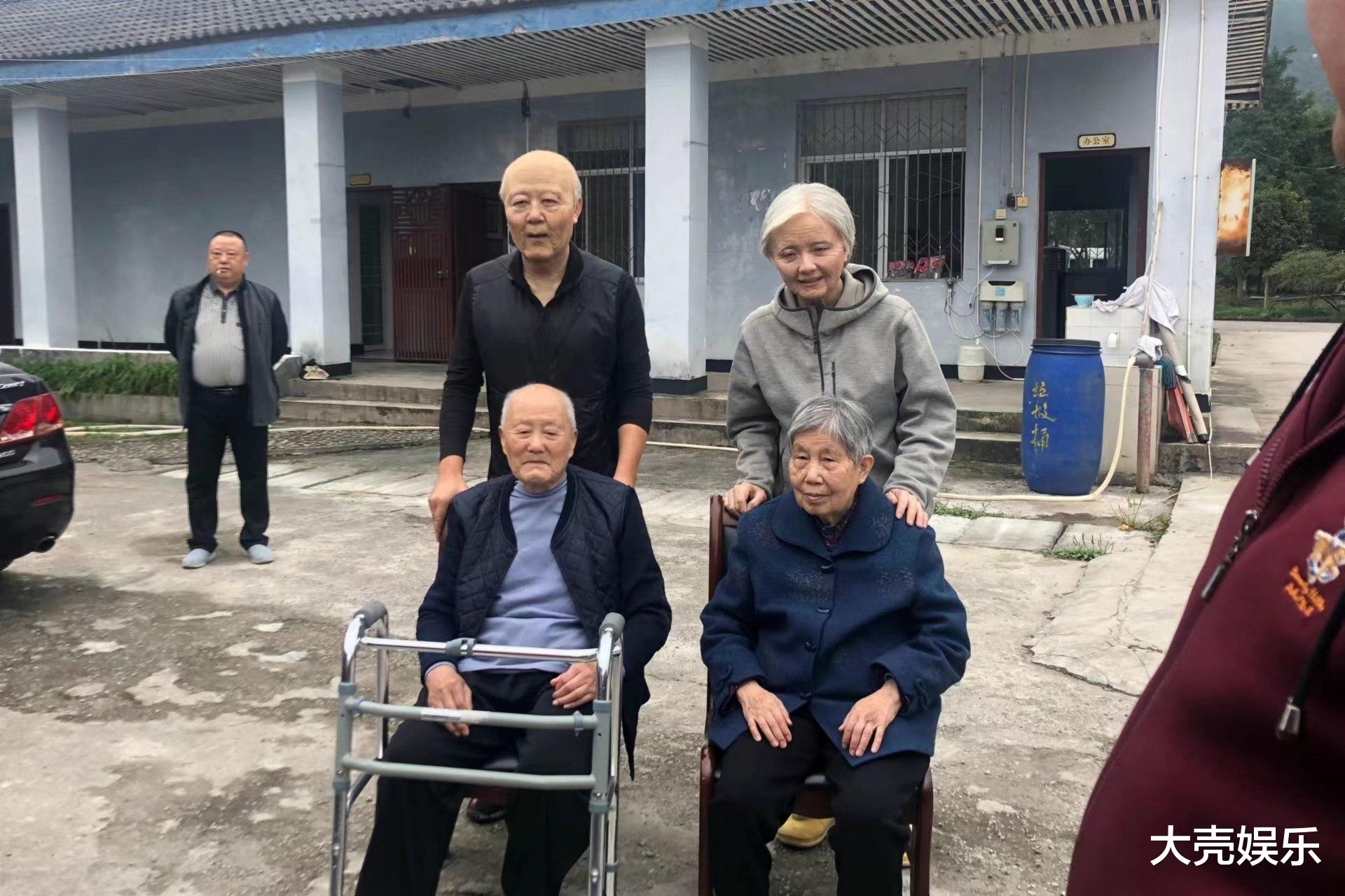 张富清|张富清逝世，郭涛孙茜晒《功勋》角色照悼念，并祝老英雄一路走好