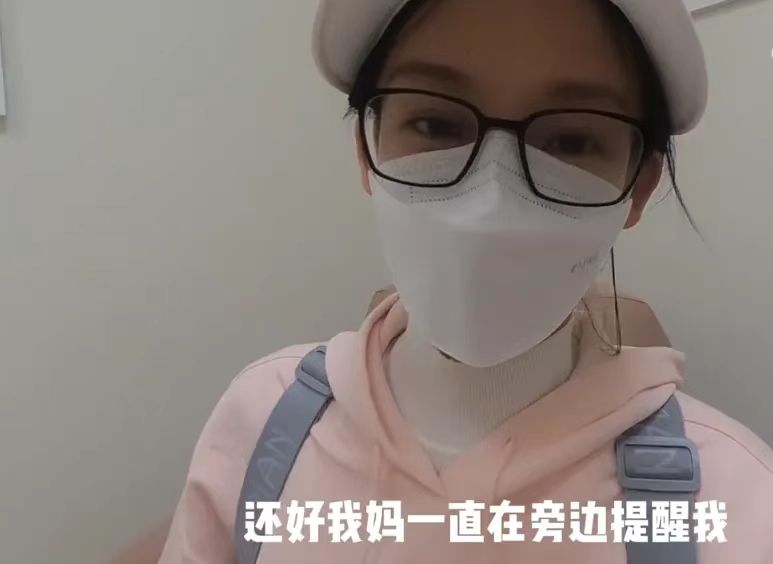 苗苗|郑恺又当爹了!苗苗官宣怀孕挺大肚子开车孕检,素颜胖一圈认不出