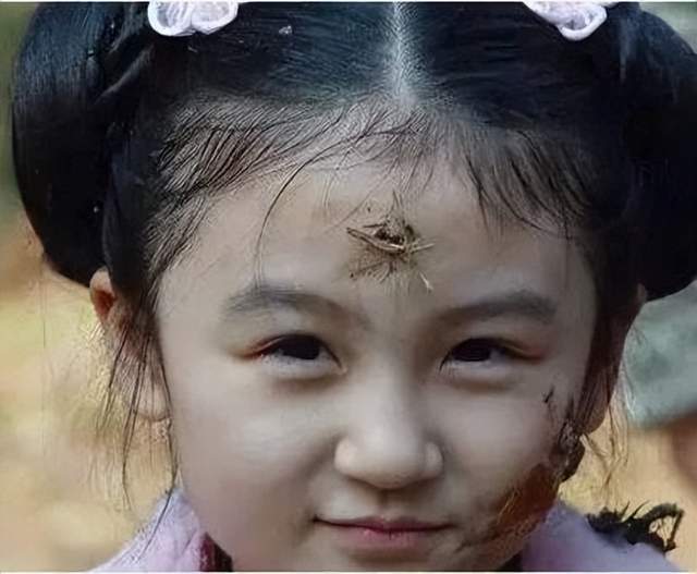 童星|曾经那么可爱的5个童星，如今长大后，长相差距太大了！