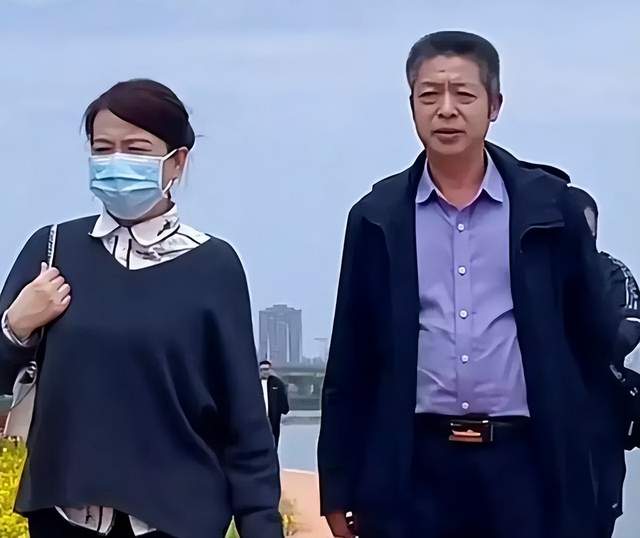 |云昊去河南看望姥姥,姚家男儿许家妮妮一同前往,网友称赞好样的