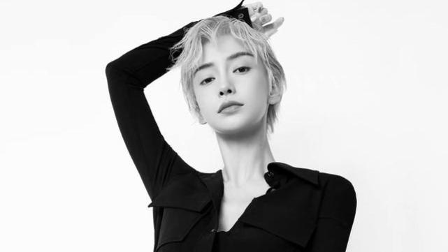 Angelababy Angelababy银色短发造型，全新突破，妥妥的二次元撕漫少年感