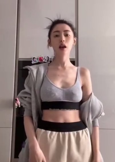 张天爱|性感女神,直角肩大长腿惹人羡慕,人缘爆棚,网友:颜值担当