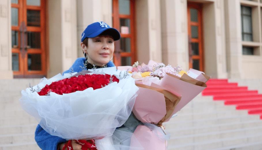 岳秀清|著名演员岳秀清:嫁吴刚30年生一明星儿子,把他宠成小公主