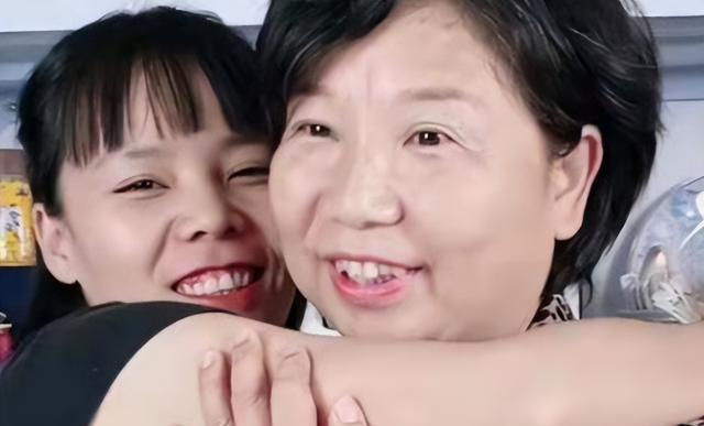 钟丽缇|姐妹情深？妹妹开学，熊磊不舍落泪，哭完就打广告，网友：真可笑