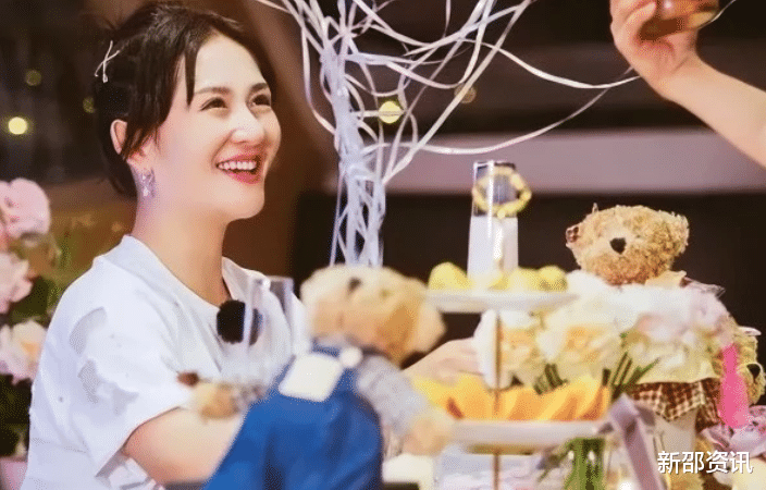 周雨彤|又一年跨年晚会,从龙套到女主持人,谢娜还能当“芒果一姐”吗?