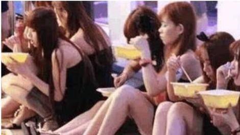 横店影视城|横店20万群演的现状：美女遍地都是，懒汉光棍的乐园