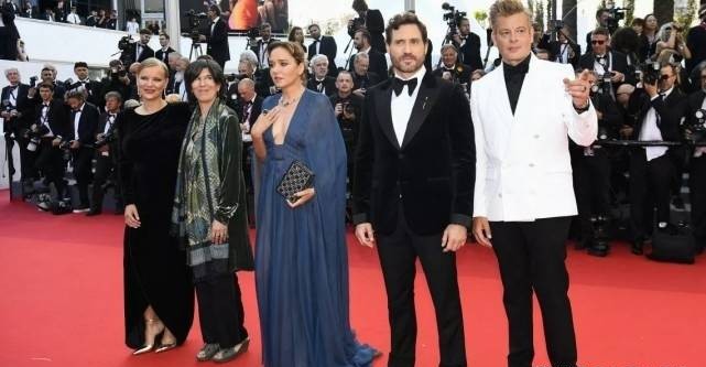 晚礼服|戛纳红毯无人戴口罩！众女星争奇斗艳