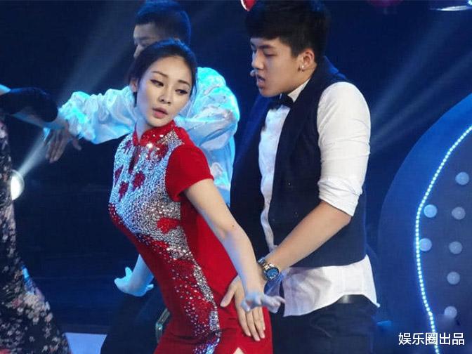 柳岩|柳岩早期演出照火了,43分钟浏览量超过1870万,网友:太敬业了