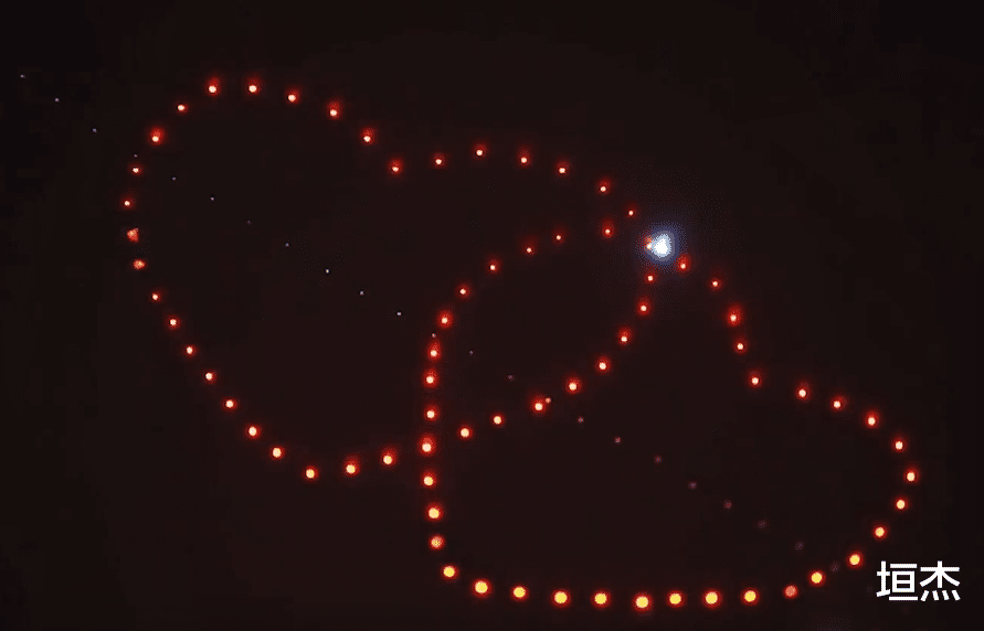 “总裁夫人”张萌:公司市值13亿,坐拥上亿别墅,吊灯能买一套房