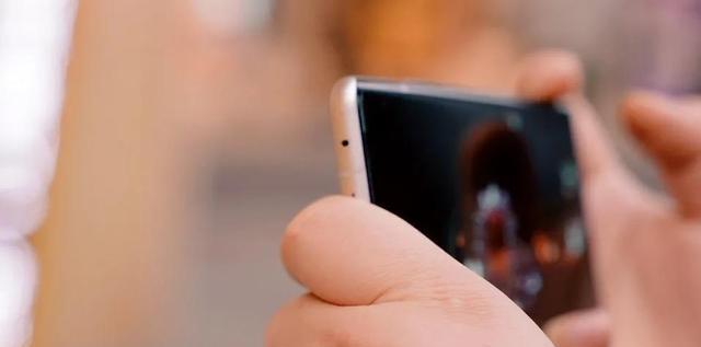 华为荣耀|买荣耀还是选小米？不吹不捧，咱就理性分析近两代手机之间的差距