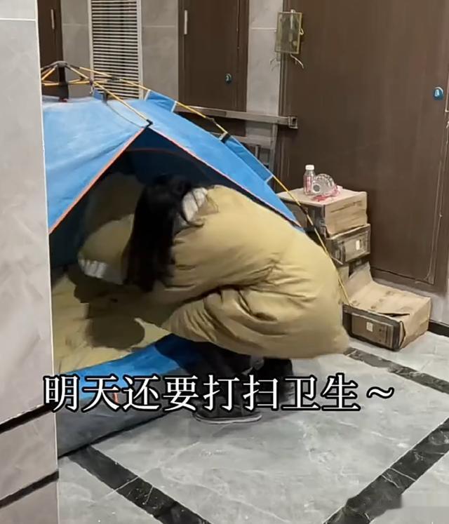 95后女孩花十年积蓄住毛坯房半年后:被人赞助10万元装修材料后加快了进度,年后布置软装,现在很忙很开心