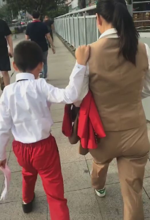 姐姐|姐姐开始吃孙卓的醋，爸妈眼里只有卓宝，弟弟孙辉表现的很大度