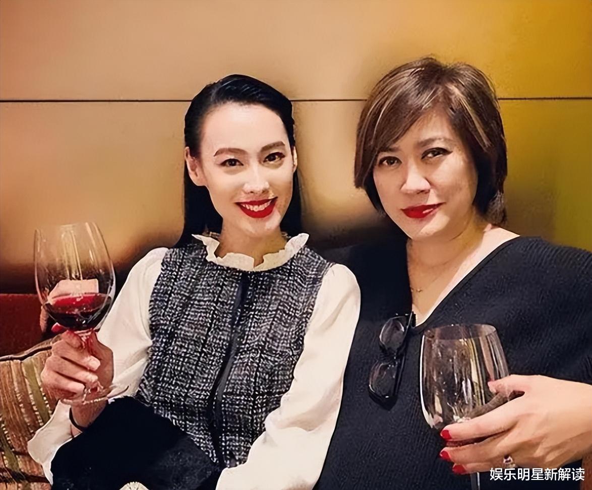 梁洛施|梁洛施参加名媛聚会！合影靠边坐引热议，与李泽楷现状疑曝光