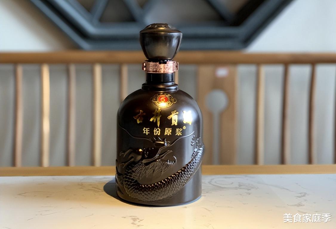 酒桌上，当对方出现3种行为，摆明了是看不上你，劝你认清现实