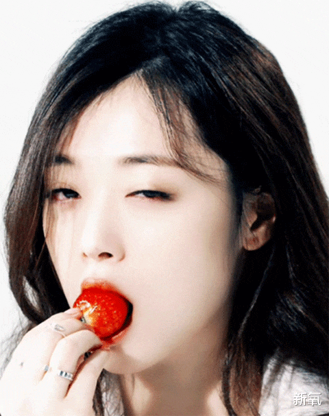 杨幂|为什么只有杨幂可以靠美眼弥补其它硬伤,长红20年仍屹立不败?