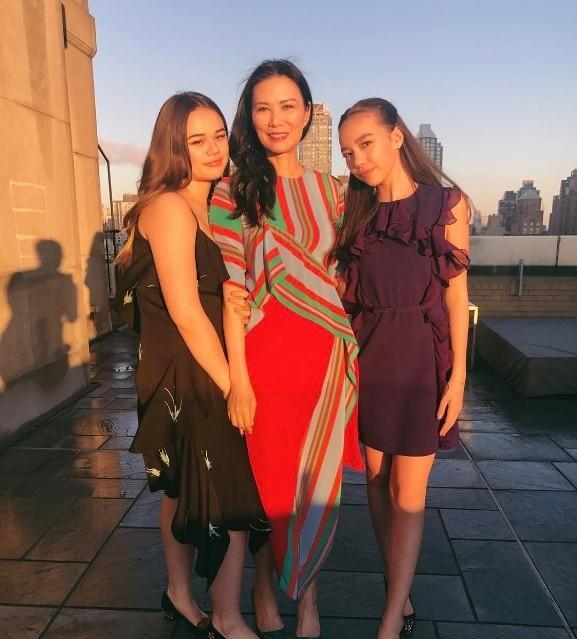 邓文迪|邓文迪21岁女儿：深得父亲默多克宠爱，身家160亿，男友家世显赫