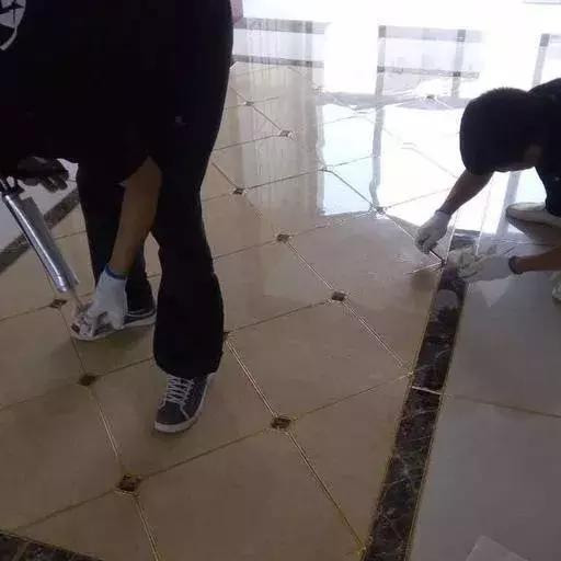 美缝好还是瓷缝好?齐家敏敏告诉你哪种才实用