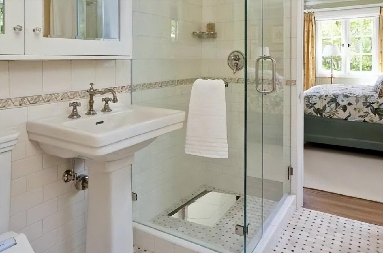 越来越多人卫生间不装马桶了,现在流行这样设计,太聪明了