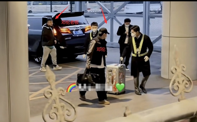 邓伦|疑邓伦赴上海处理税务画面曝光,神情疲惫显沮丧,目前已经回北京