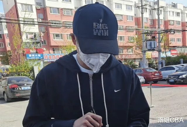 张镇麟|CBA三消息：上海三人退位让贤，张镇麟年龄劣势，高诗岩送正能量