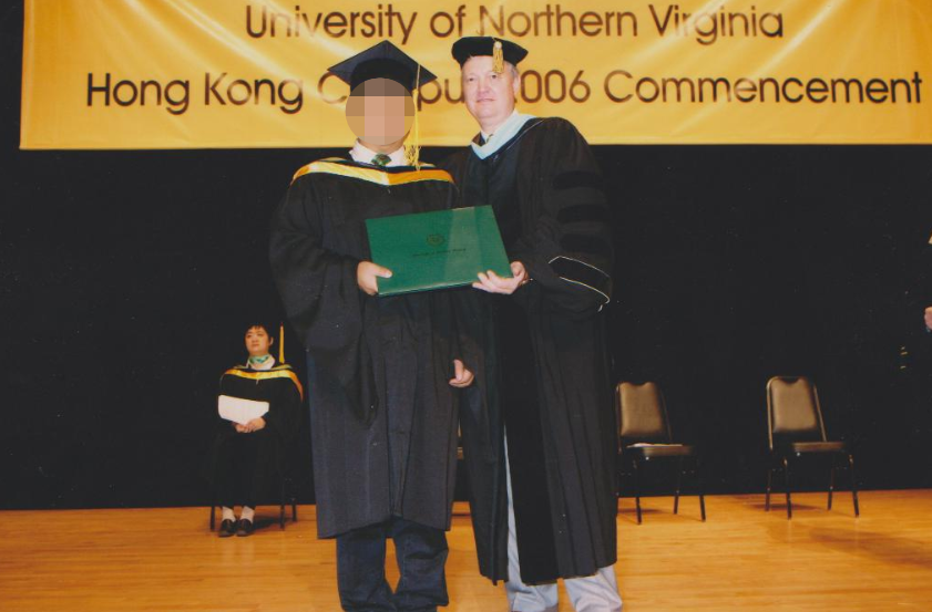 衬衫|海归硕士网上征婚，被人吐槽太过“油腻”，真的没必要如此自信