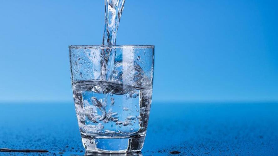 水违背了自然规律？为什么0至4℃的水，会出现“热缩冷胀”？