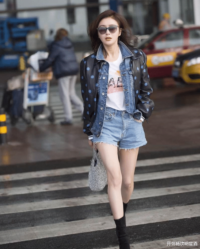 秦岚|“太粗糙”的6厘米牛仔裤,秦岚女神的帅气步伐,网友:惹不起!