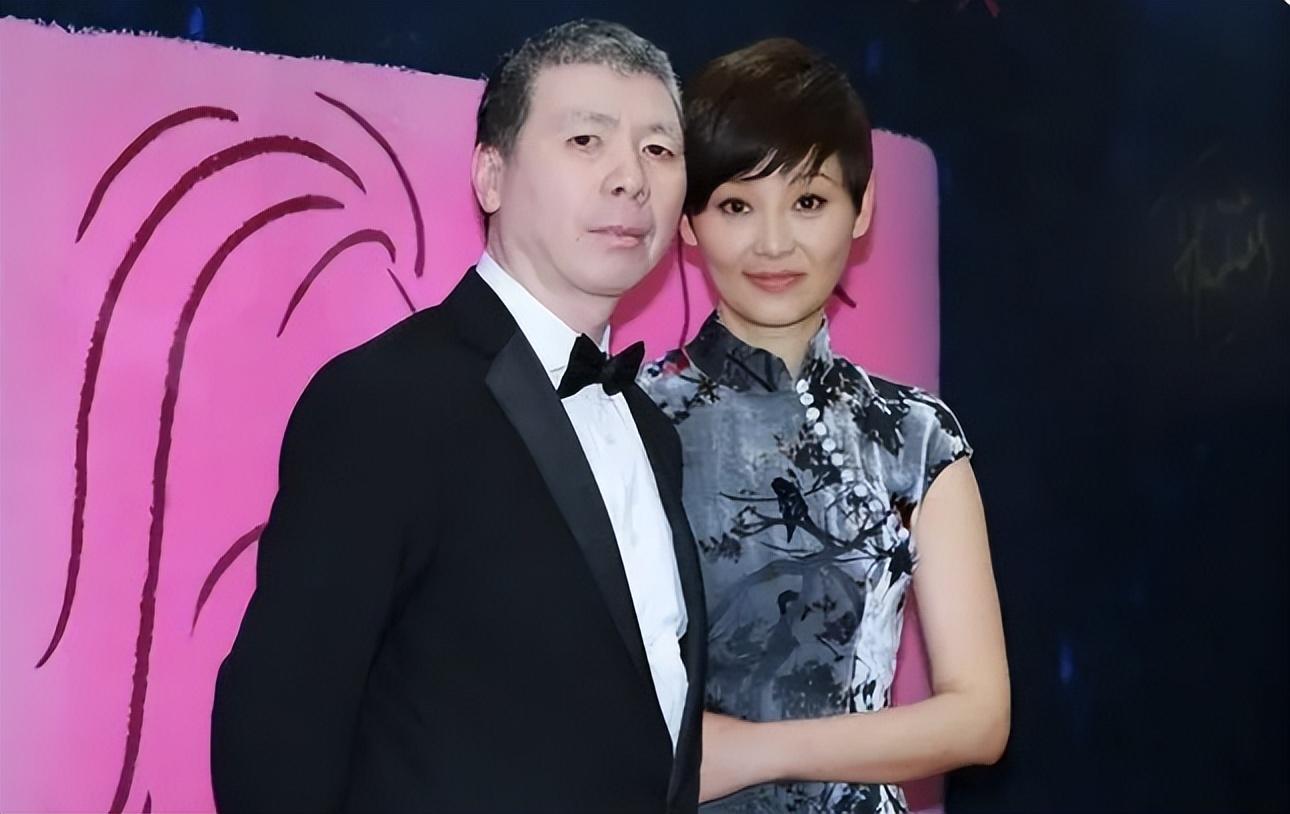 冯小刚|“国内捞金，跑到国外潇洒”？冯小刚徐帆夫妇被曝定居美国，购买豪宅