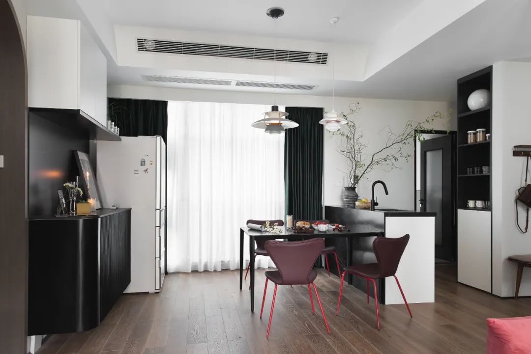 模数整装~国潮新家丨125㎡轻奢三居,大胆撞色+多功能套房