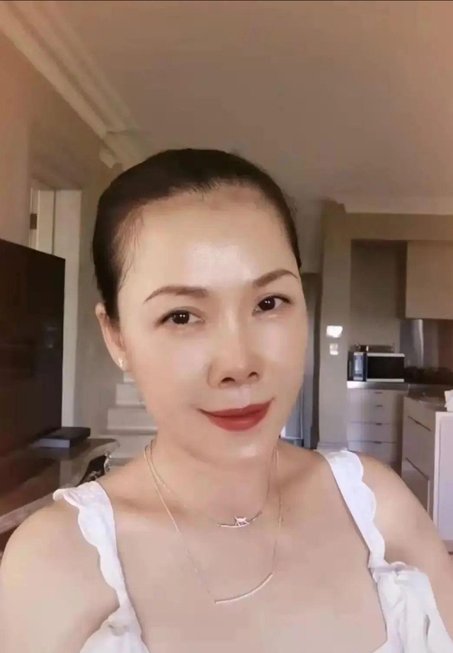 豪宅|6位移居国外的明星，开豪车住豪宅，国内赚钱国外花