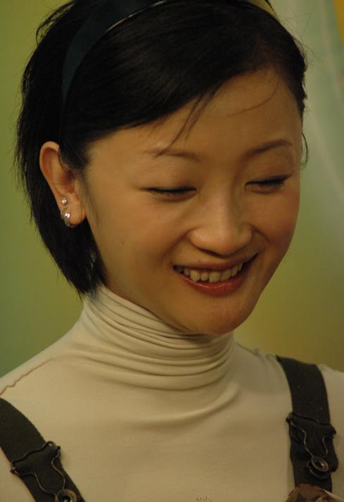 张瑶|三栖艺人张瑶:两次催婚男友,32岁嫁给陈科,如今还没有孩子