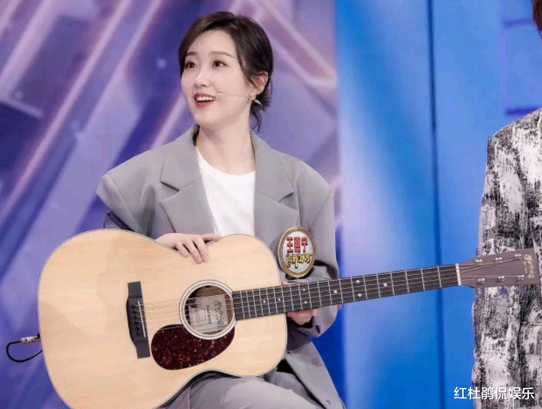 王嘉宁|王嘉宁主持文化综艺一把好手，为何到了自己猜歌名却脑子一片空白
