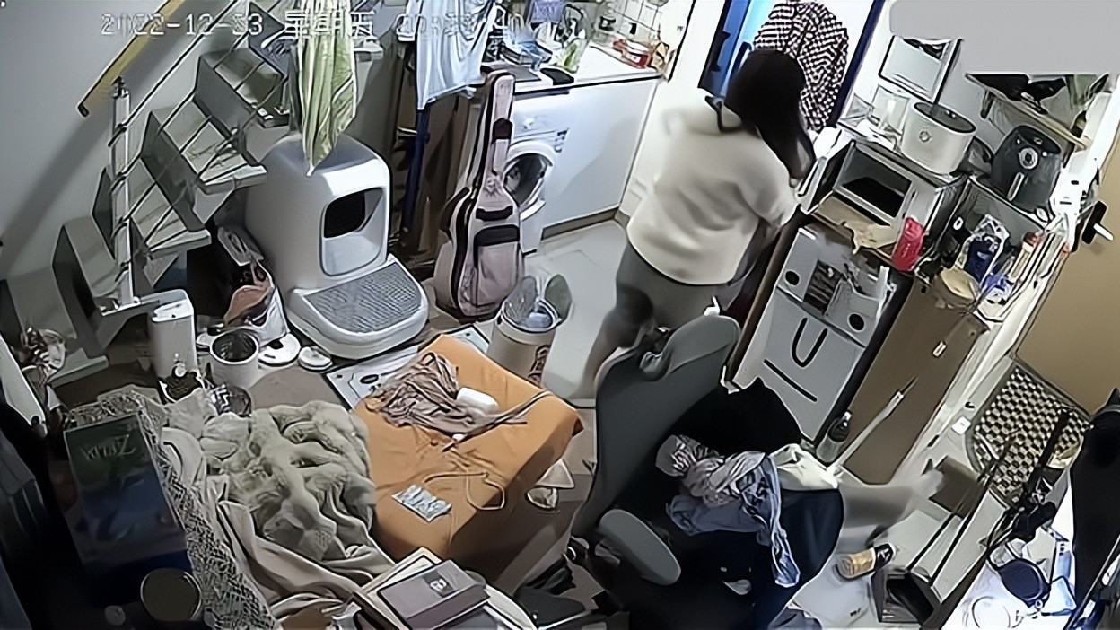 杭州：女子称赠药延误被踹门辱骂，4分钟给药还嫌慢，白眼狼一只