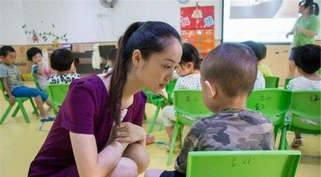 幼儿园|职场宝妈建议调整下班时间方便接娃，官方回应：将进行合理评估