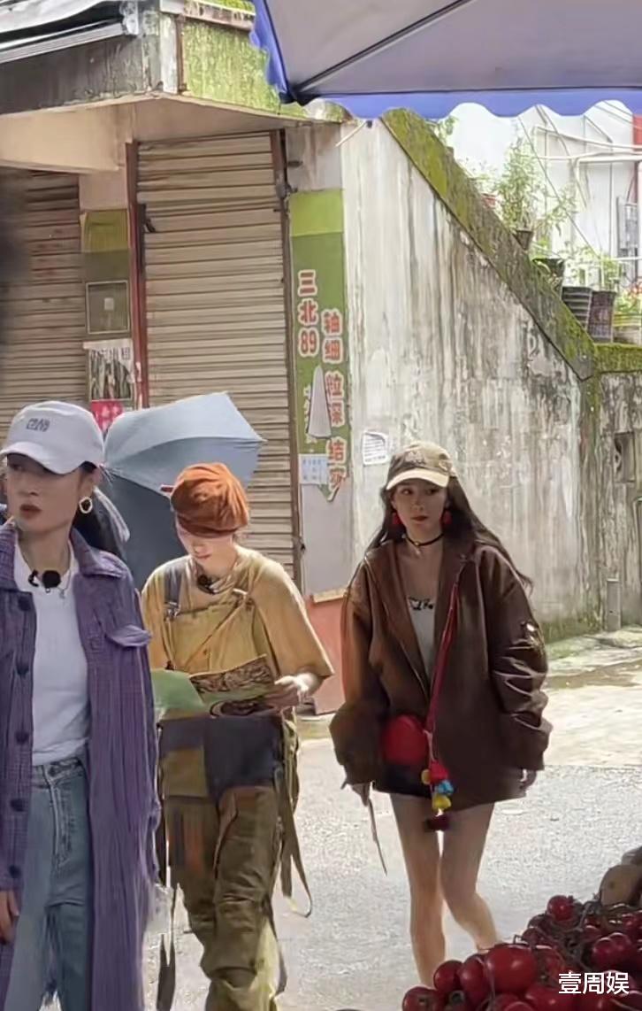 杨幂|35岁杨幂近照曝光,大长腿瘦成竹竿,网友:卸了妆不如普通人!