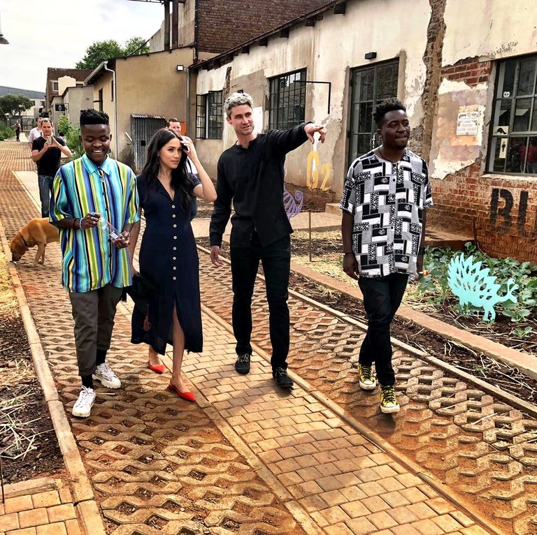 高职|梅根职场穿搭拷贝西班牙王后,这撞衫也撞太巧了,配色方案全抄