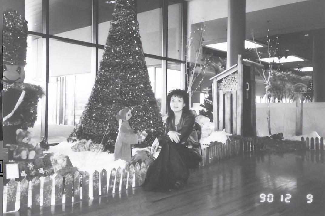 张兰|张兰离婚35年：爱上摄影家，弟弟惨死，前夫单身有泪