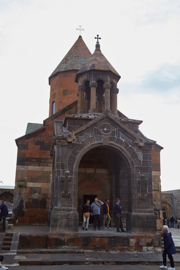 海边|圣山下的修道院，曾经的深坑监牢，却可以远眺诺亚方舟的登陆点