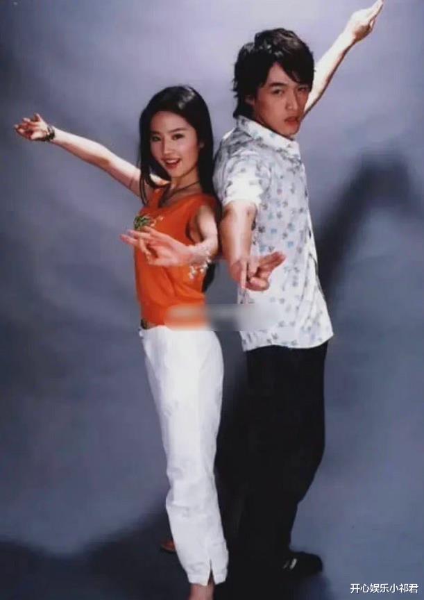 胡歌|胡歌刘亦菲早期同框照被曝光，一个青涩一个稚嫩，瞬间梦回仙剑啦