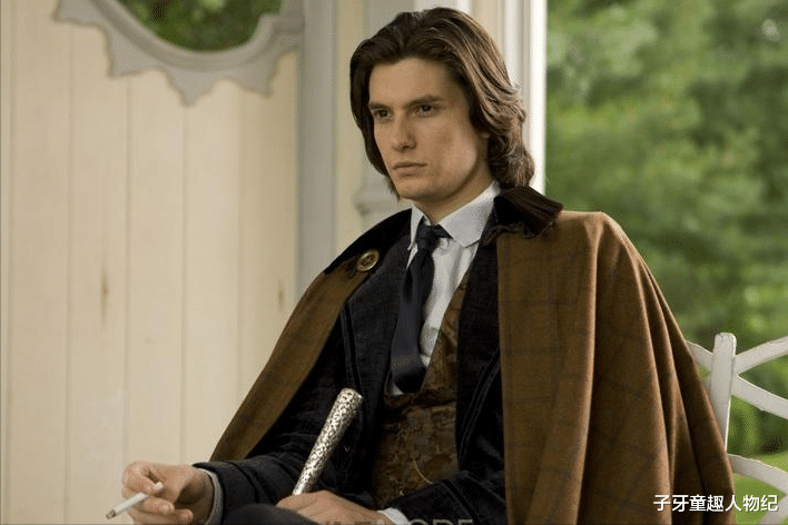 整容|红粉宝宝：16岁开始整容，花400万整容200多次，最后沦落到坐轮椅