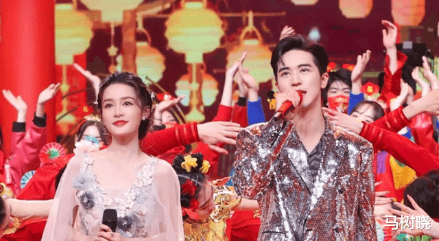 王源|卫视春晚：杨颖唐嫣主持惊艳，马丽回忆感人，宋小宝配王鸥笑岔气