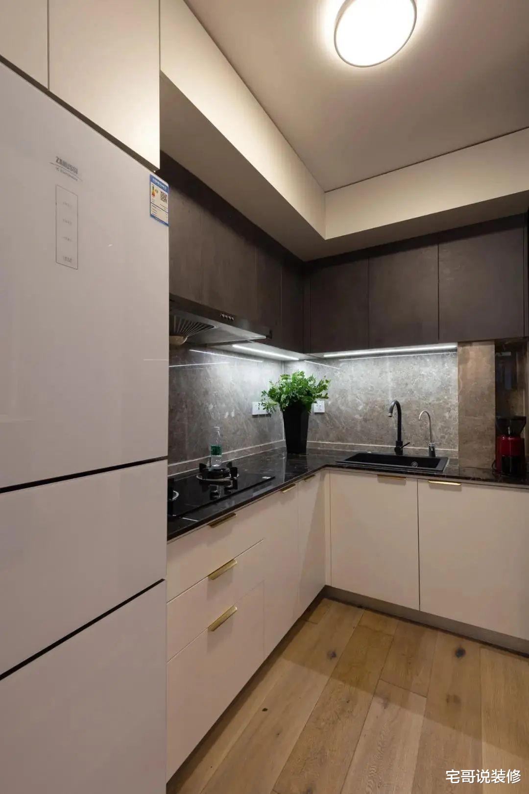 一家3口挤46㎡小家,设计师巧妙从各处“偷”空间,1居变2居,真牛