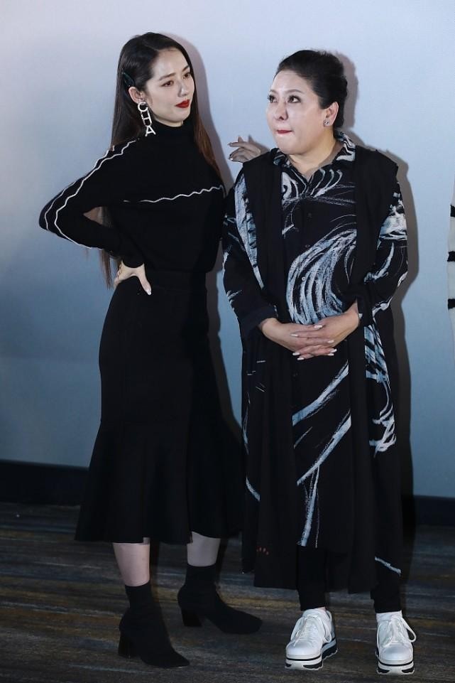 郭碧婷|郭碧婷和婆婆向太越来越像，穿衣打扮像姐妹，气质都一样