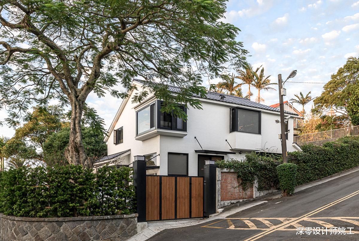182㎡上下两层，楼外刷成大白墙+绿荫遮挡，这才是梦想家的模样