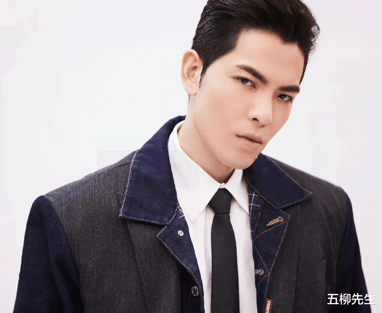 网络春晚|王冰冰亮相央视22年网络春晚，笑容迷人甜美依旧，未受风波影响