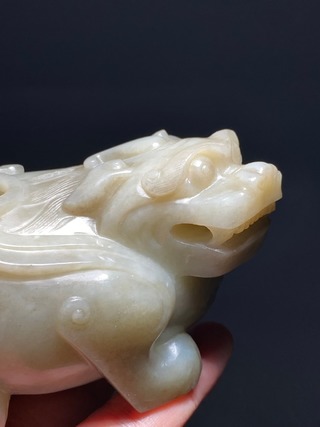 和田玉籽料|明 和田玉籽料 白玉 瑞兽 水丞 水注 水滴 摆件