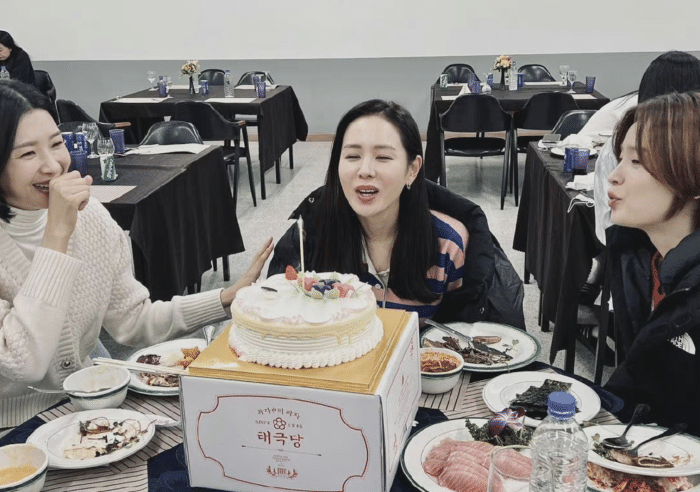 小S|孙艺珍40岁庆生照被嫌老，小s打抱不平怒发文，反问网友颜值几何